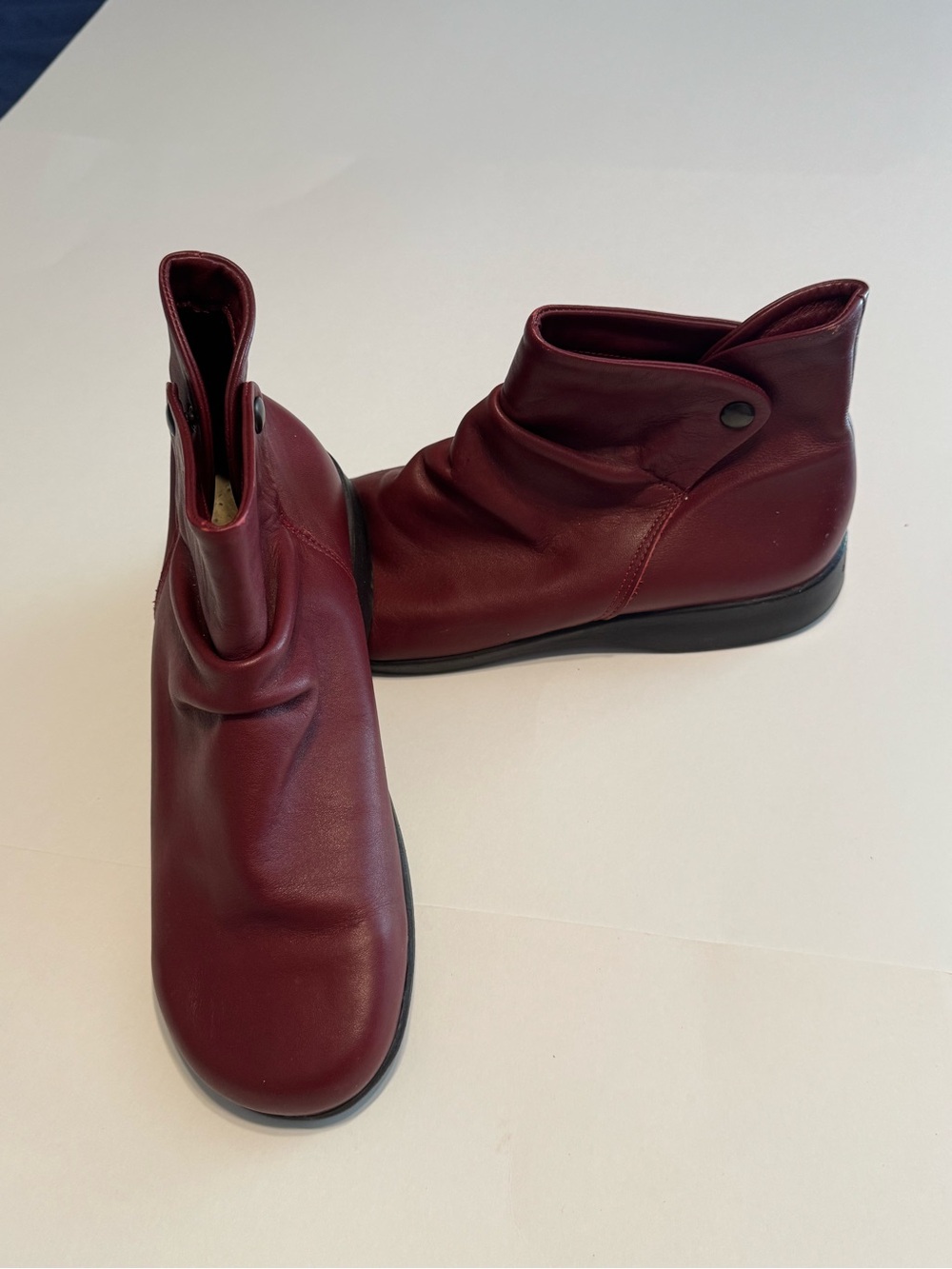 Arcopedico Wine Red Leather Gathered Slouch Ankle Booties. Water-resistant - Picture 2 of 12